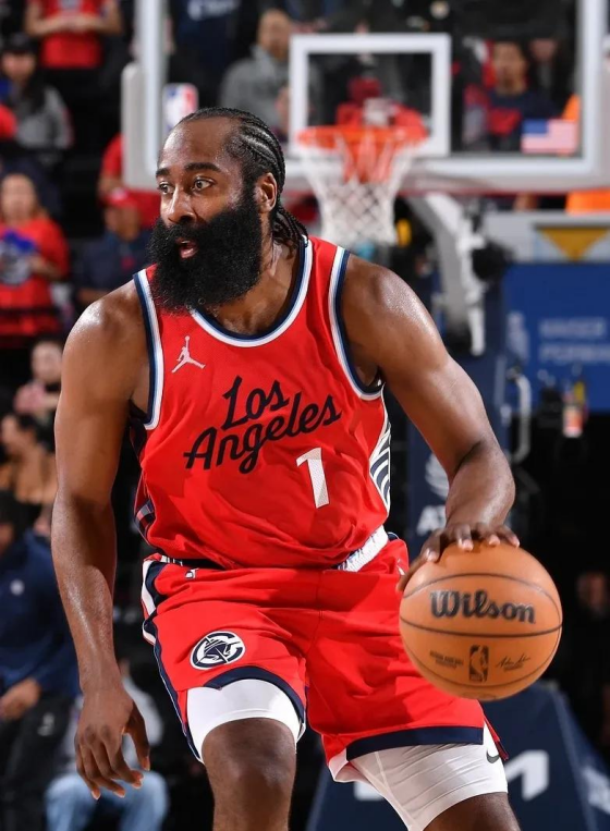 开云综合app登录入口-哈登迎来十二赛季出色发挥，公牛观众热烈欢呼！-开云综合app登录入口