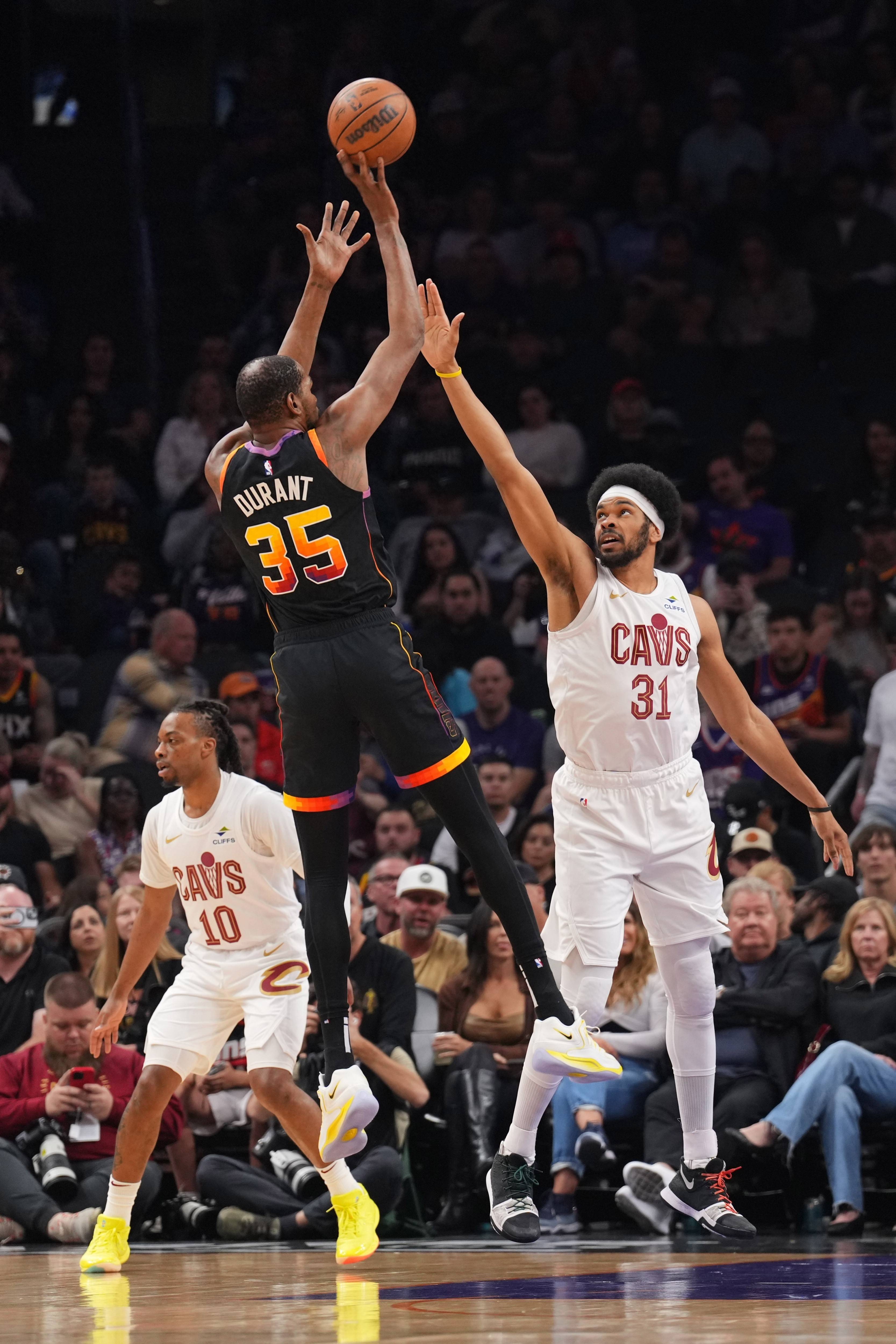 杜兰特重返赛场，表现优异首场状态出色，法国队观众沸腾！