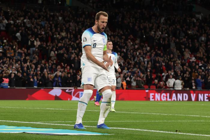 反败为胜首场状态出色,塞尔维亚队观众沸腾!,凯恩重返赛场引发球迷热议 反败为胜首场状态出色,塞尔维亚队观众沸腾!,凯恩重返赛场引发球迷热议