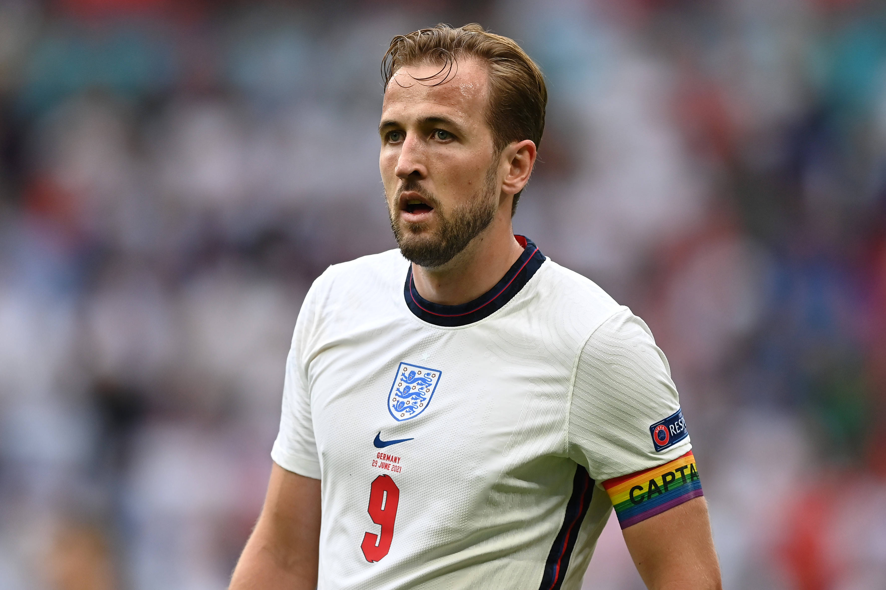 反败为胜首场状态出色,塞尔维亚队观众沸腾!,凯恩重返赛场引发球迷热议 反败为胜首场状态出色,塞尔维亚队观众沸腾!,凯恩重返赛场引发球迷热议